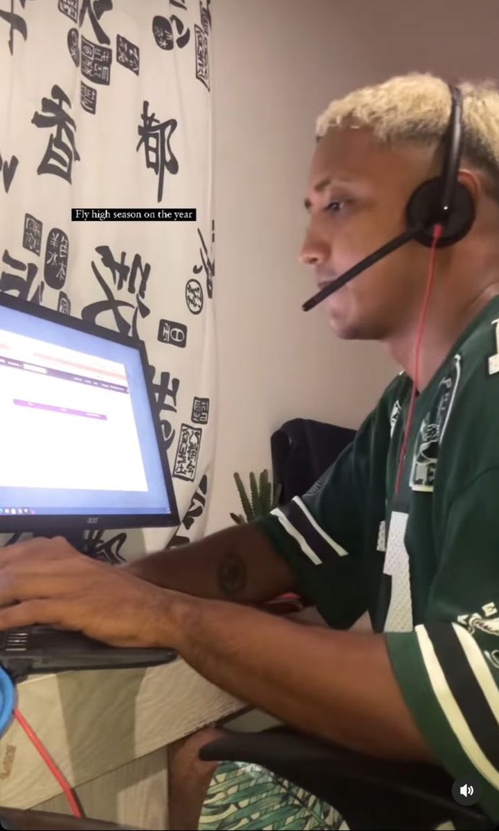 fernandosay_'s tweet photo. Por un 2.025 lleno de Homeoffice, amén 🥸 https://t.co/zajkvCdnZz