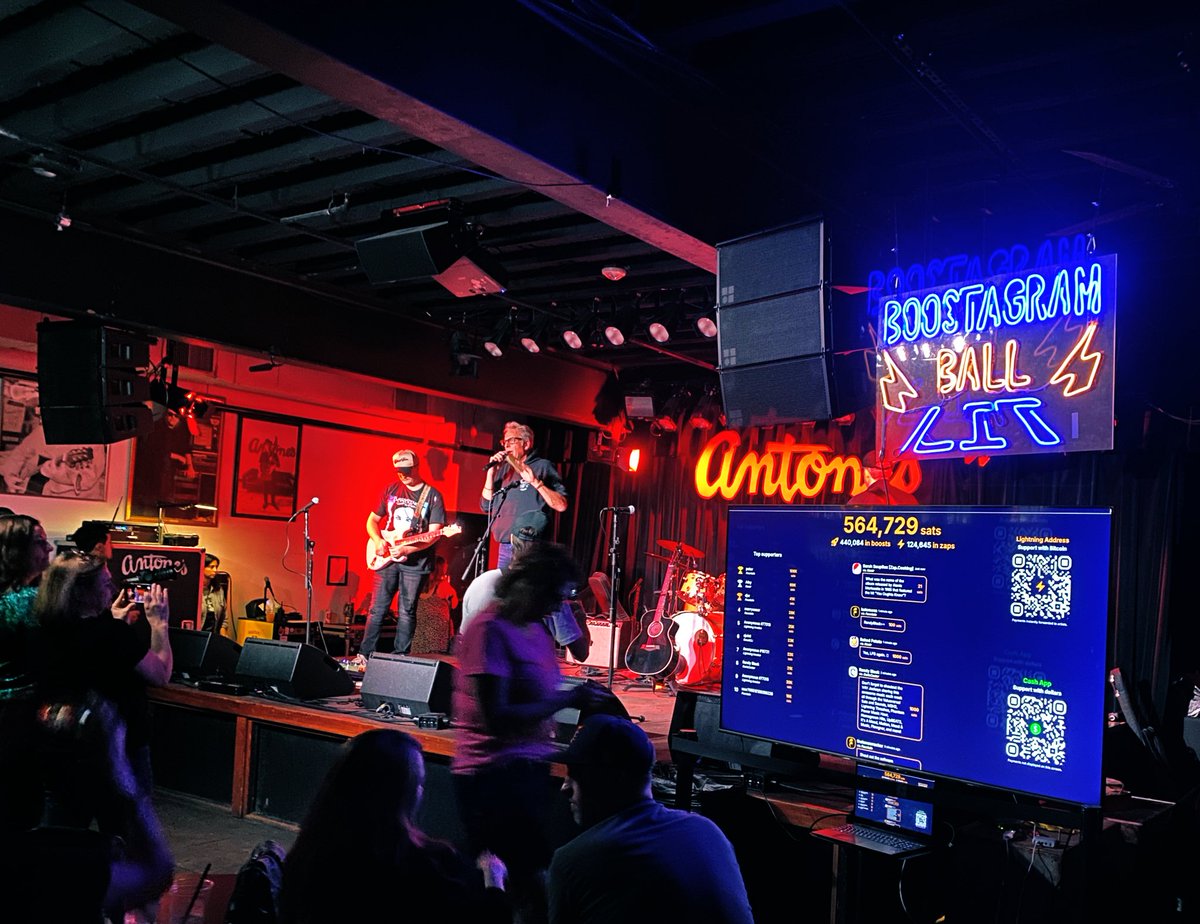 FlipCatLLC's tweet photo. 🤘😛What a great night reminiscent of early #SXSW when it was only about the 🎸bands and the 👏fans.
#BoostagramBall showed fans how to support artists directly via Bitcoin & #Nostr. Thanx to @tunestr21!!
#SupportCreators https://t.co/zgaCvgzCWS