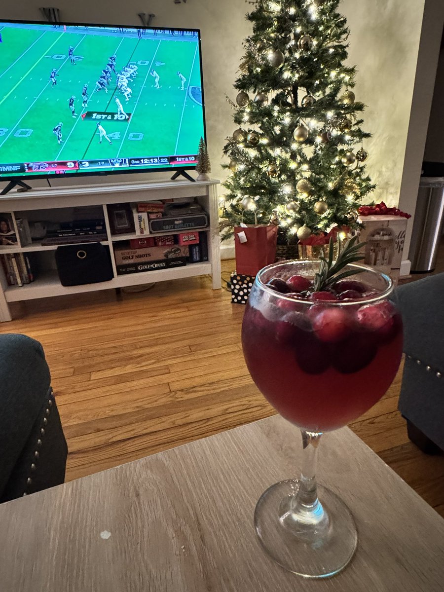 bre_spaulding's tweet photo. Happy Holidays everyone! I’m so grateful for the life I have! Thank you lord for providing and protecting me! 2025 will be nothing short of amazing - you just watch and see! https://t.co/npvBOJuXdL