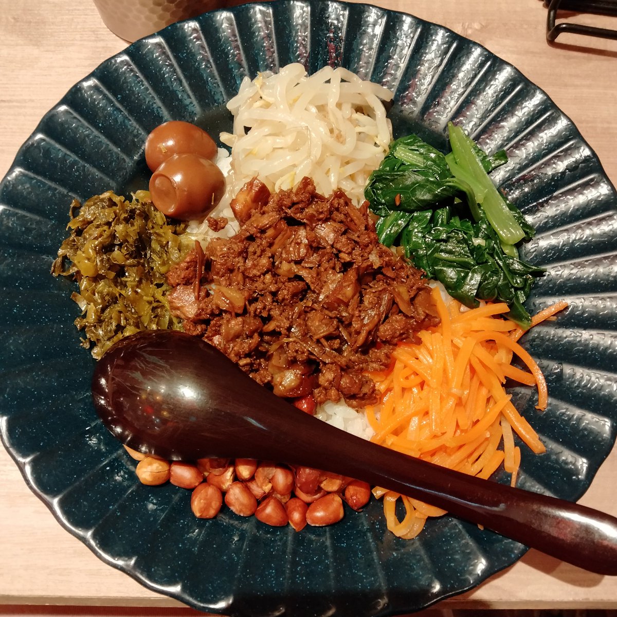 kaya5han's tweet photo. 東京駅ナカの台湾料理のお店良かった🥰
提供早いし、野菜もしっかり入ってて、味も本格的♪
混んでるお店多いから、急いでるときは重宝しそう👍 https://t.co/Jul2KwUEoe