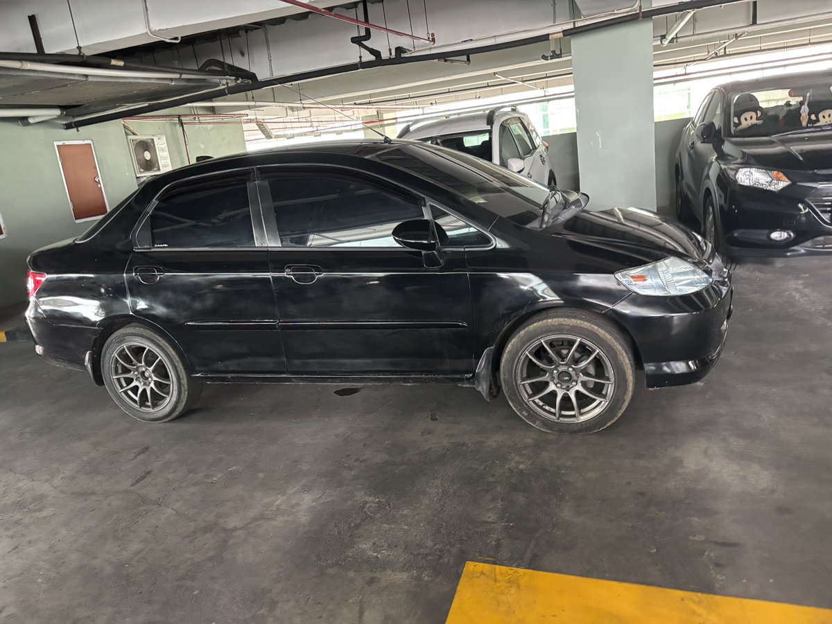 iyanesta's tweet photo. Boleh nggak sih emosi sm mobil yang kalau parkir paralel direm tangan? Di rumah sakit pula?

Maaf ya ogut izin upload fotonya. Buat kita sama2 belajar menghargai https://t.co/D49aMi5iXG