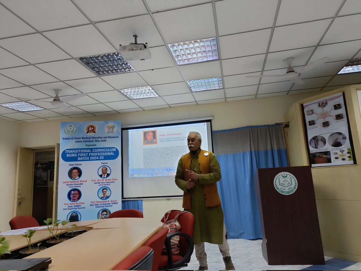 DrKhursheedAh13's tweet photo. Dr #induprakash Singh ji a renowned socialist ,activist,aurhor and author delivering a lecture on gender sensitization at SUMER, @jamia_hamdard in #TCP2024 for newly admitted students in BUMS course.
@indu https://t.co/o52gLx55DS
