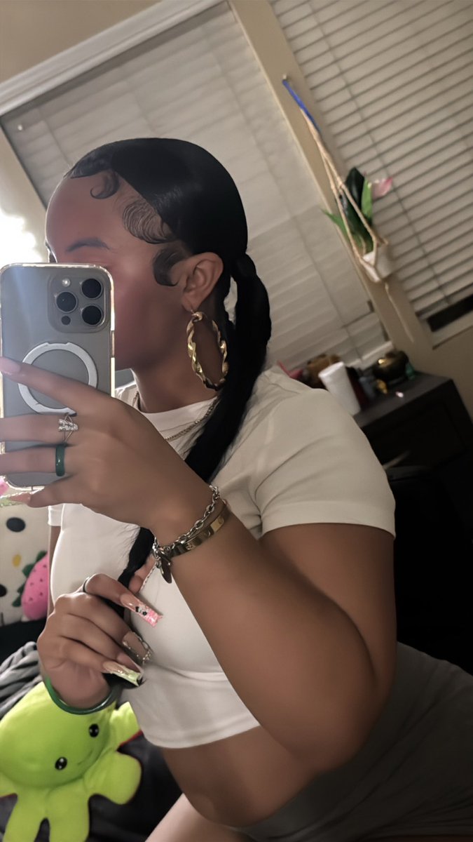 MILLYMILLS tweet media