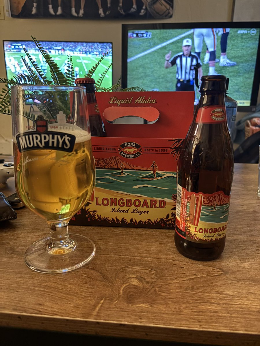MouseTrapABV's tweet photo. Happy Finals Week!! 🎒📚🐲

Beer #19 - Longboard Island Lager by Kona Brewing Company

Official Allen Ranking: 980 https://t.co/rEytBm39wc