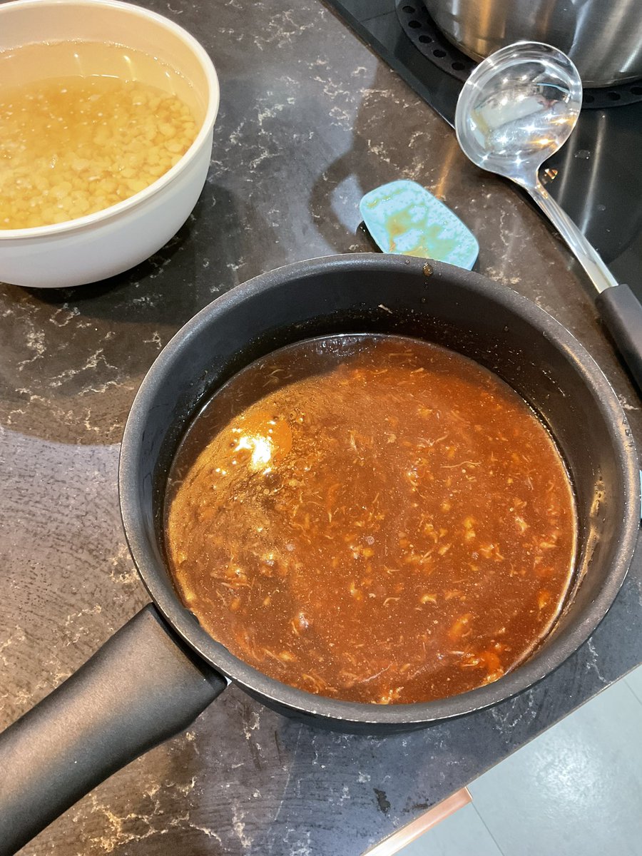 OverAtSusies's tweet photo. 4. Oxtail Soup. Remove meat from oxtail, watch out for gristle and sinew. You can shred by hand, but I pulsed it in a blender. It yields a good 2 cups. Add this to the soup and bring to the boil. Skim off any foam. Add a tsp of white pepper, check seasoning, simmer for 10 mins https://t.co/rinZAnd2ZX