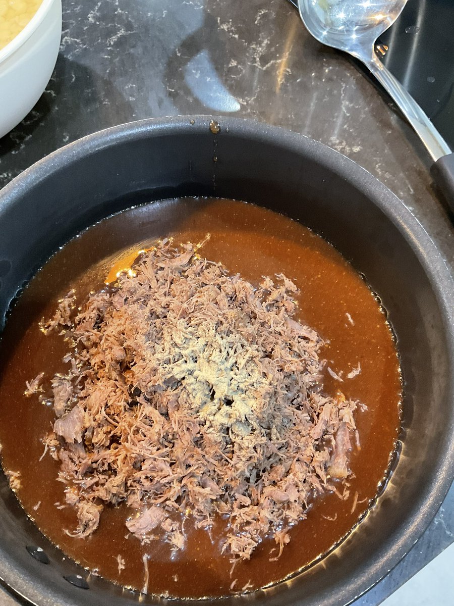 OverAtSusies's tweet photo. 4. Oxtail Soup. Remove meat from oxtail, watch out for gristle and sinew. You can shred by hand, but I pulsed it in a blender. It yields a good 2 cups. Add this to the soup and bring to the boil. Skim off any foam. Add a tsp of white pepper, check seasoning, simmer for 10 mins https://t.co/rinZAnd2ZX