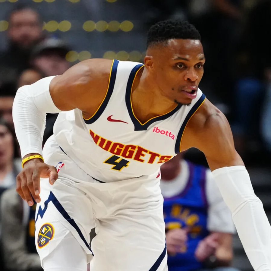 RUSSELL WESTBROOK TONIGHT:

18 POINTS
10 ASSISTS
9 REBOUNDS
3 STEALS

THROWBACK RUSS 🔥