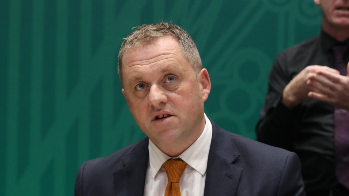 I nGaeilge amháin a bheidh ainmneacha comhlachtaí poiblí nua as seo amach via <a href="/tuairiscnuacht/">Tuairisc</a> tuairisc.ie/i-ngaeilge-amh…