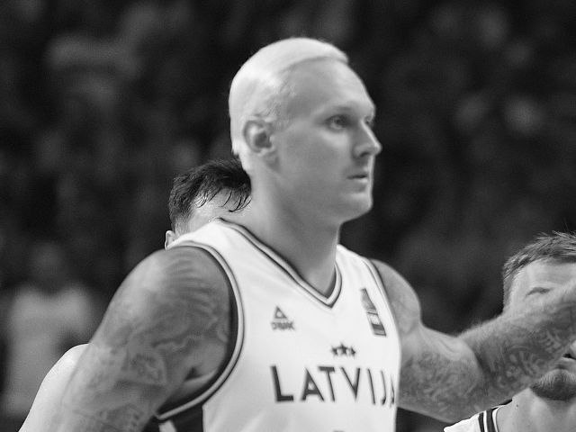 breakinglv's tweet image. 🇷🇺 Latviešu basketbolists Jānis Timma izdarījis pašnāvību Maskavas centrā, ziņo TASS, atsaucoties uz operatīvajiem dienestiem.
#Maskava #krevija 
Viņš ir bijušais dziedātājas Annas Sedokovas vīrs.