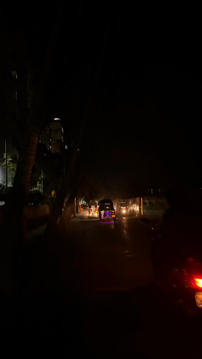 krina__doshi's tweet photo. This has been major inconvenience for the residents for past 1 year, many have met accident and died due to this. It’s matter to safety now. 

@MumbaiPolice https://t.co/AvCMxrdgE5