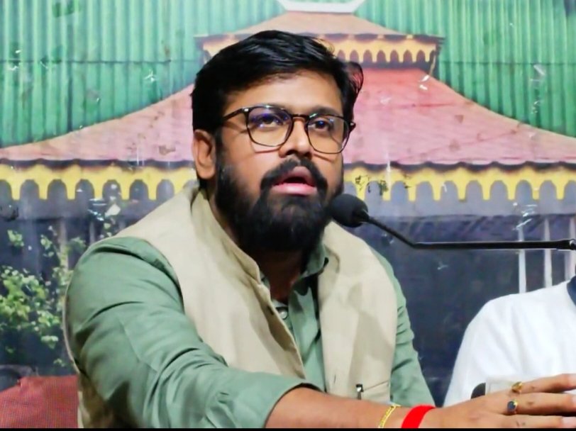 pritamsrkr4's tweet photo. • ভাষার ভিত্তিতে, পশ্চিমবঙ্গ ভাগের চক্রান্তের বিরুদ্ধে ও প্রত্যেক স্কুলে, বাংলা ভাষা পড়ানো বাধ্যতামূলক করার দাবিতে, আগামী ২২ ডিসেম্বর, ধর্মতলার সমাবেশের পক্ষে সাংবাদিক সম্মেলন। উদ্যোগে ওয়েস্ট বেঙ্গল লেঙ্গুয়েস্টিক মাইনোরিটিস অ্যাসোসিয়েশন।
#wblm I #pritamsarkar I #hindi https://t.co/NE5XYT7Td6