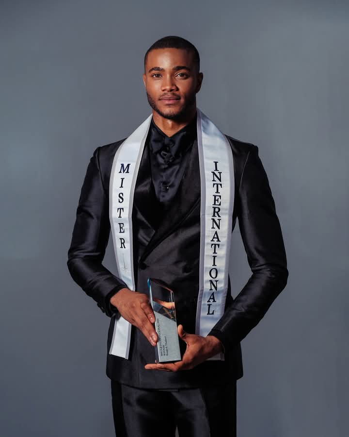TheUltimateFan's tweet photo. Nigeria wins Mister International 2024 (Thailand-based)
.
https://t.co/bGh3Gy31ay
.
Photos: FB/Mister International https://t.co/B0Ea6rZyG3
