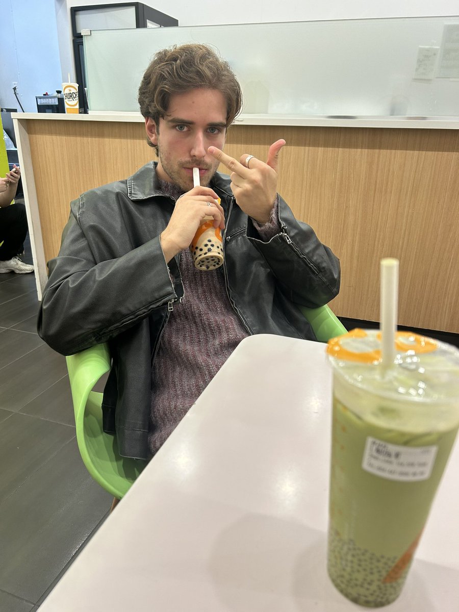 Okagaaa's tweet photo. Heterosexual white man with blue eyes on a raya date on a fucking Monday. #rockbottom https://t.co/9iaOiskyb3