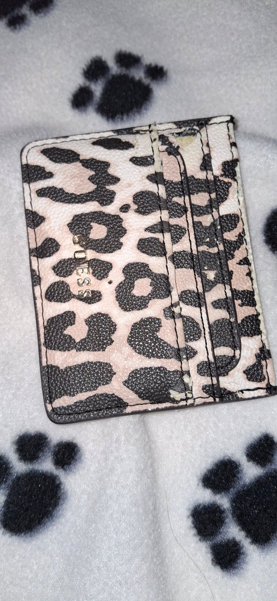 FabuBeatty's tweet photo. Este tarjetero fue mi bendición gracias amiga bella por este regalo https://t.co/0jmACKKQUs