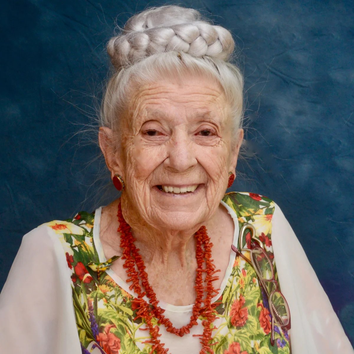 La mujer que cura lo que la medicina no puede:

Gladys McGarey.

Esta doctora de 103 años dice que la verdadera curación viene desde adentro, no de los medicamentos.

Aquí tienes sus 7 leyes olvidadas para una salud óptima y longevidad: 🧵