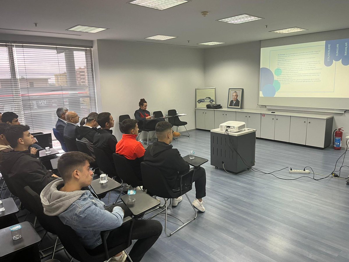 atalar_mtal's tweet photo. Motorlu Araçlar Teknolojisi bölümü öğrencilerimizin  mesleki gelişimlerini desteklemek amacıyla Mercedes Koluman firmasında yapılacak staj programı öncesinde firmayı yerinde görmek ve işleyişi hakkında bilgi sahibi olmak için bir gezi düzenlenmiştir. https://t.co/5g5Dsrts9a