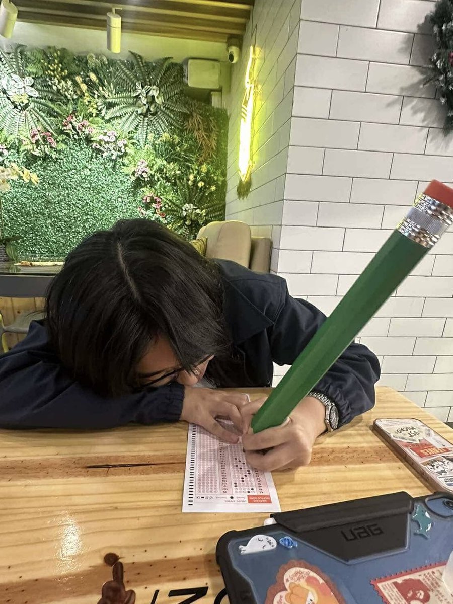 happy finals szn oomfs pls dont die yet