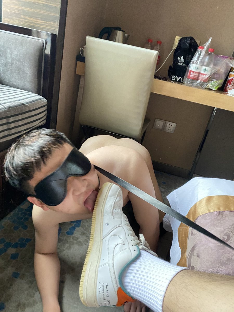 Catch1dog's tweet photo. 在陌生城市被s玩才是真的爽刺激。 https://t.co/5K43hFs5L3
