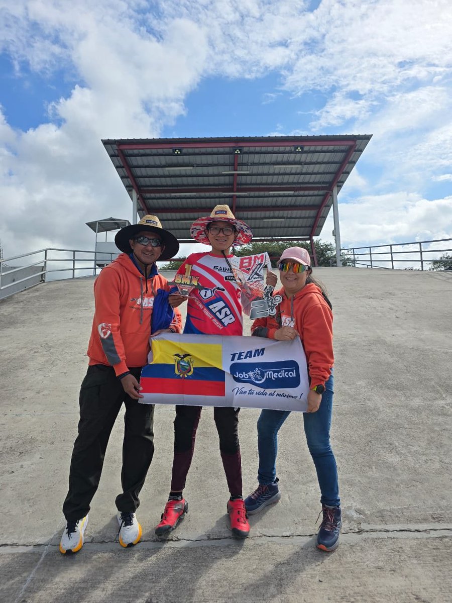 alejo_darquea's tweet photo. 2024 de grandes metas cumplidas lagrimas y risas que quedarán para siempre en nuestro corazón
Grande el @darquea_bmx07 qué soporto tres campeonatos provinciales completos y dos válidas nacionales 
1ro Pichincha 2do Imbabura 2do Tungurahua @JOBMEDICAL1 https://t.co/W7Z5tEjWLi