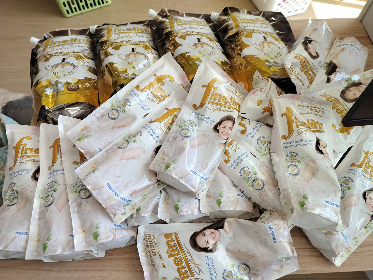 AlasososoXu's tweet photo. ฮือออออ กลิ่นแอลิแกนท์หมด
ไฟไลน์ขาาา ปรับผ้านุ่มกลิ่นนี้หอมมาก
แต่อยากได้เป็นสูตรเข้มข้นได้ไหม 🥹
#FinelineThailand #FriendOfFineline #KaoxFriendOfFineline
#ซื้อตามเก้านพเก้า https://t.co/3IzsDsdNvo