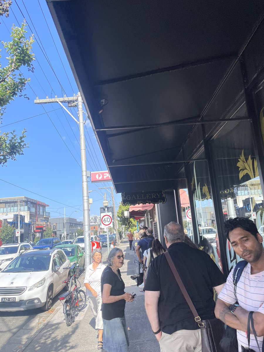 prousey47's tweet photo. @auspost Who’s bright idea was it to shut down the Bridge Rd Auspost? This is the current situation at Richmond North https://t.co/frcrkxR2wU