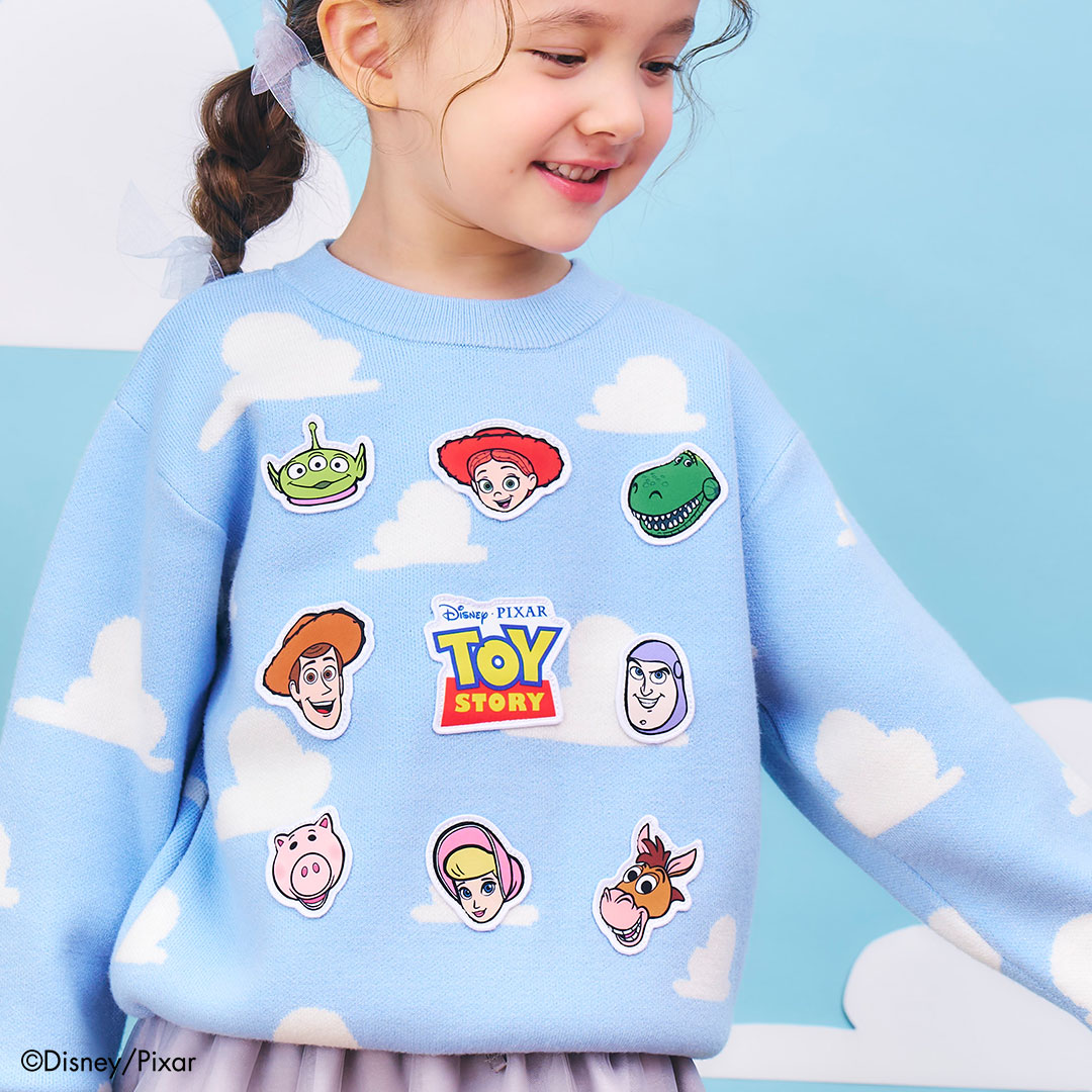 apreslescours's tweet photo. ☁coming soon…☁️
【TOY STORY ORIGINAL ITEM】
『#トイ・ストーリー 』と #アプレレクール のスペシャルコレクションが2025元日より販売決定❣️

夢と希望が詰まったおもちゃ達の世界観を味わえるアイテムが盛りだくさん！
きょうだい、ベビーのお揃いアイテムやパパママとのお揃いアイテムも…🦖🌈 https://t.co/nBSYTQzDkT