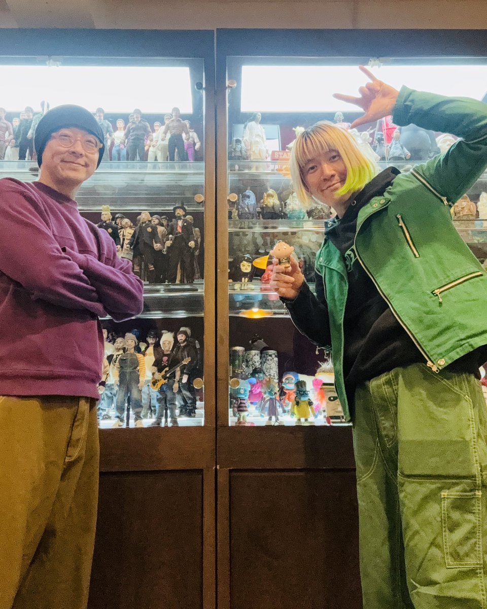harikenjp's tweet photo. 🕊️Memory of Hong Kong🕊️
そして翌日、香港デザイナートイの大先輩のスタジオにまたお邪魔してきました🙏帰りはチームHARIKENの亀屋さんにも送って頂き、お茶(僕は🍫)と少しばかり玩具ビル散策も🚶🚶♂️Arigato Eric So bro @sofuneric always🤟😸🍀
#HongKong #香港
#EricSo
#IvanaWong
#HARIKEN
#哈利剣