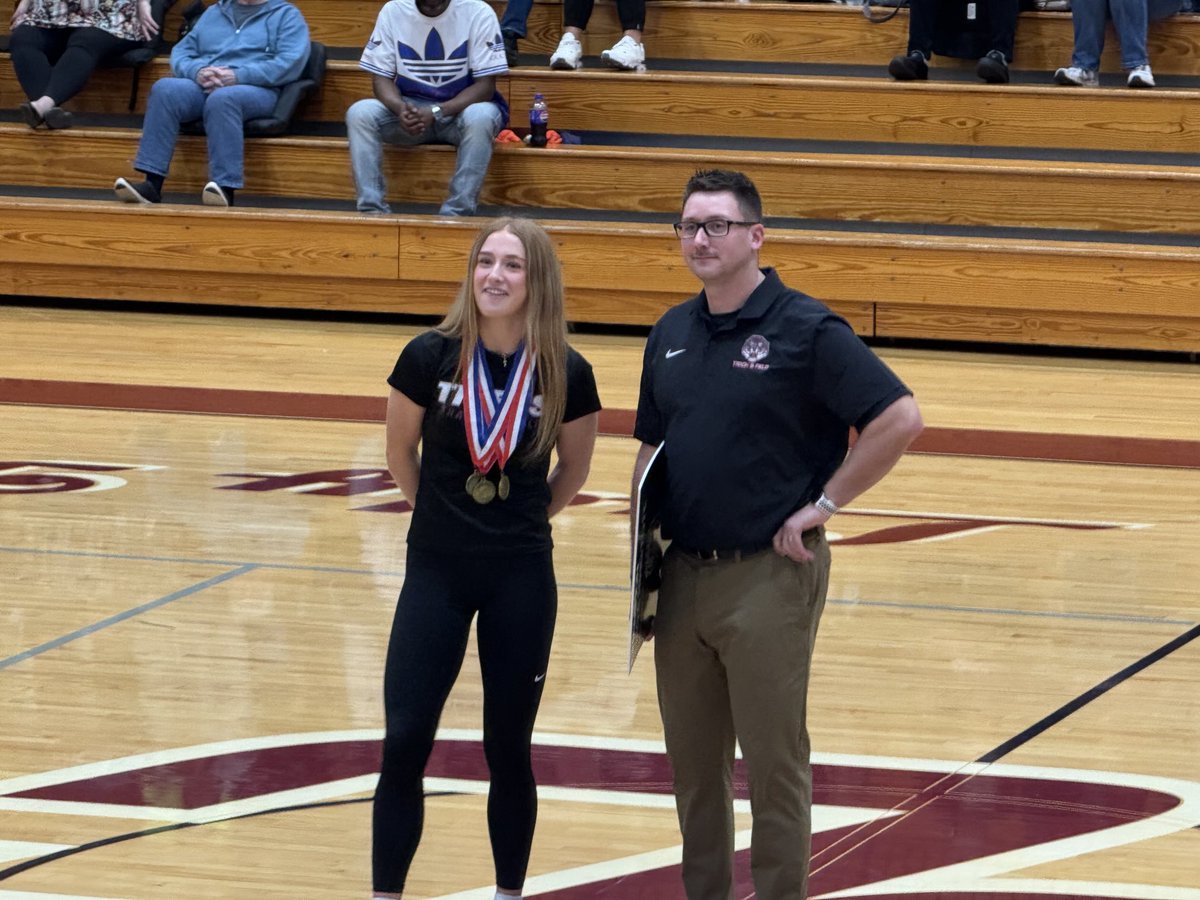 Congratulations to Brescia WBB’s Caroline Lucas (Breckinridge County) on receiving her State Championship ring for becoming a 3X Kentucky State Track Champion in June!! Amazing athlete! Amazing person!!!💙💙💙