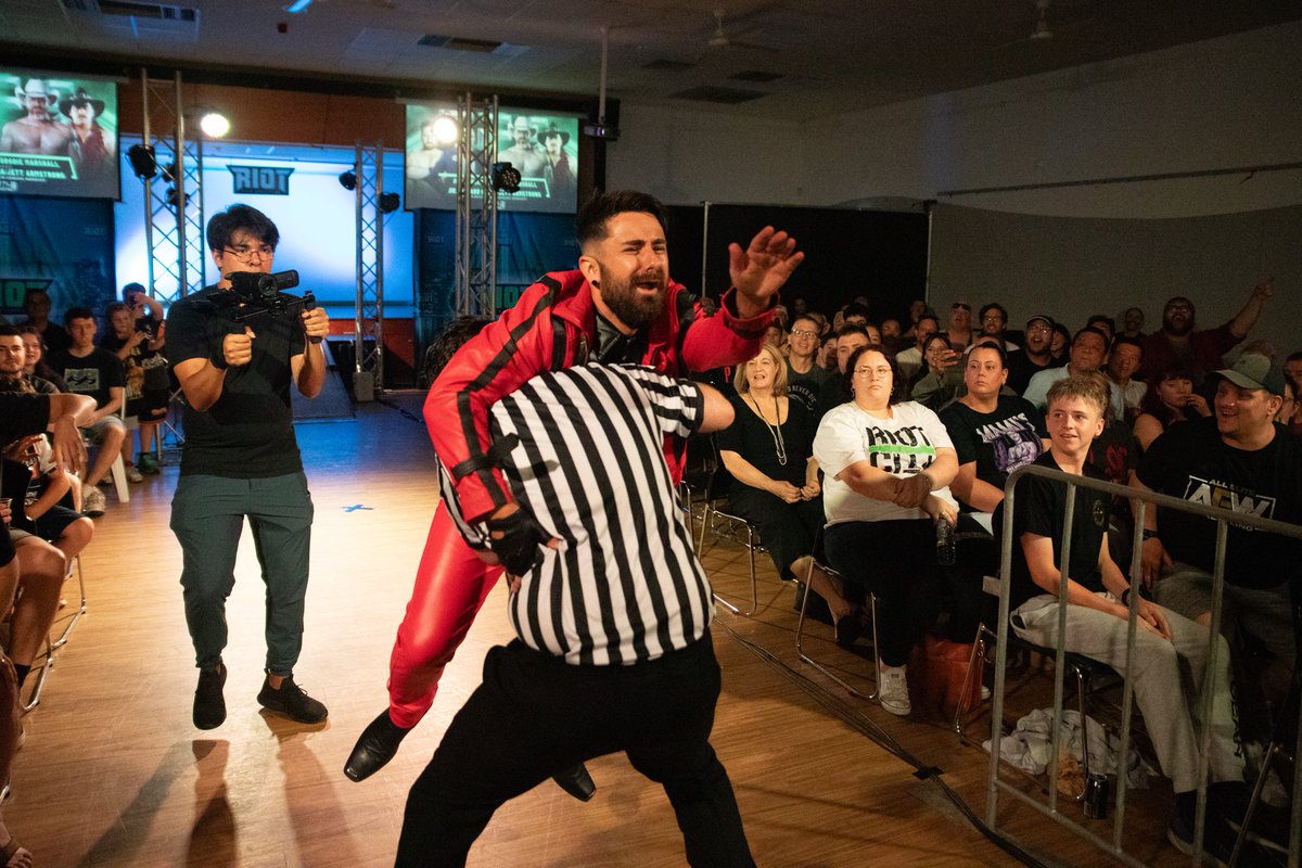 thatjimmycguy's tweet photo. How it started
/How it went

@rcwrestling #RCWBFS https://t.co/CK3vm5MQux