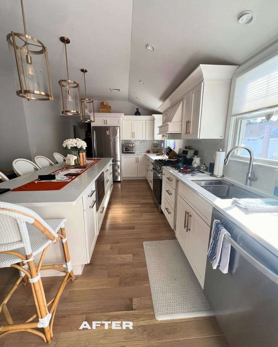 PhilbrookCC's tweet image. #BeforeAndAfter – Our renovation of this kitchen completely transformed the entire main living area of a South Yarmouth home.
#BuiltByPhilbrook #CapeCodBuilder #KitchenDesign