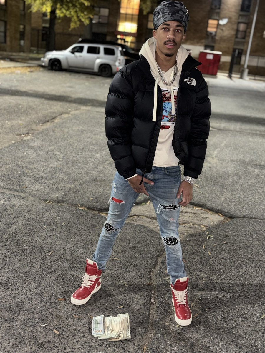 1000shotzz's tweet photo. We outside bring ya hoe outside 😮‍💨🤭 https://t.co/FSMwEPtpHK