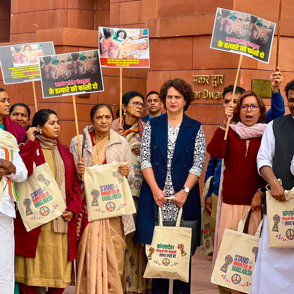 KaunSandeep's tweet photo. "बांग्लादेश के हिंदुओं और ईसाइयों के साथ खड़े हों"

आज संसद में 👇 https://t.co/OQNoS52I2H