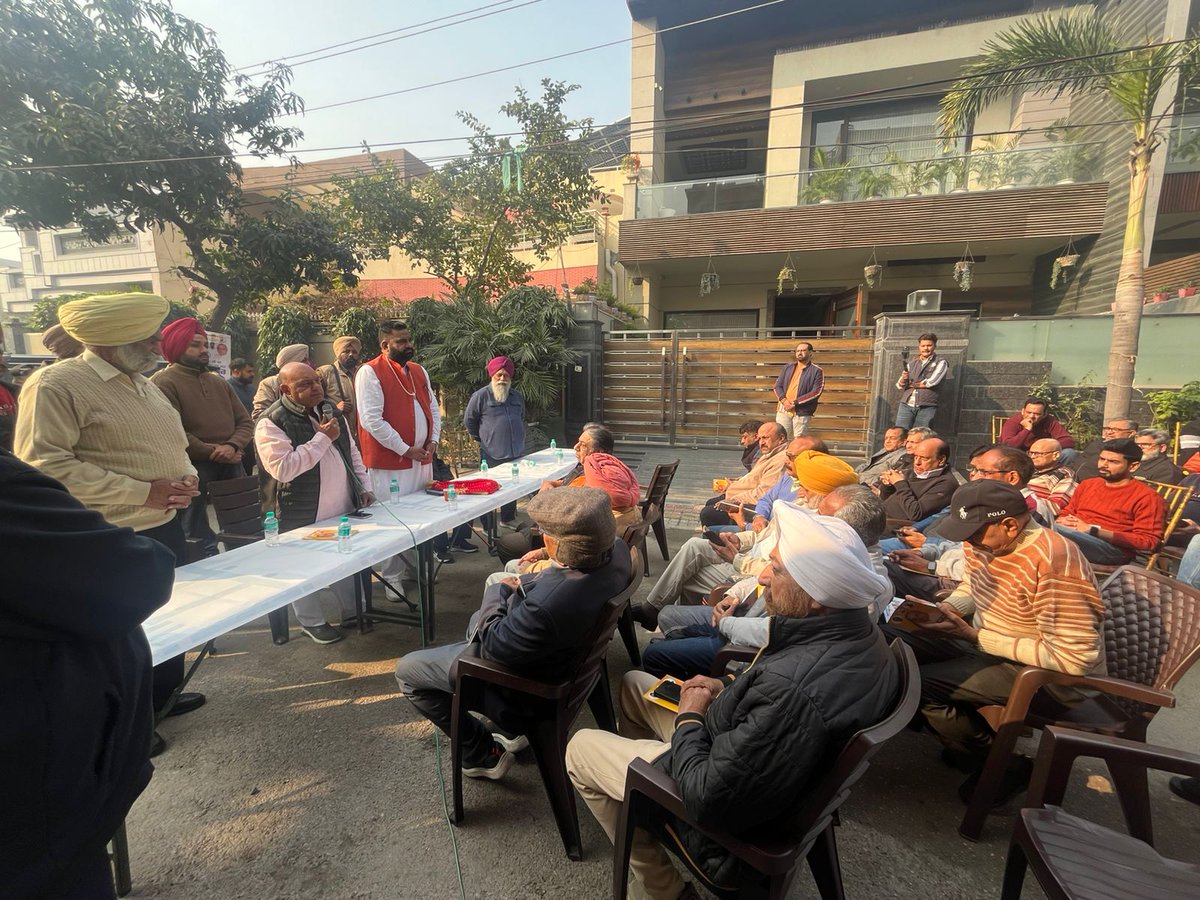 ਲੁਧਿਆਣਾ ਪੱਛਮੀ ਦੇ ਵਾਰਡ ਨੰਬਰ 58 ਤੋਂ ਆਮ ਆਦਮੀ ਪਾਰਟੀ ਦੇ ਉਮੀਦਵਾਰ ਸਤਨਾਮ ਸਿੰਘ ਜੀ (ਸੰਨੀ ਮਾਸਟਰ) ਦੇ ਹੱਕ 'ਚ ਰੱਖੀ ਗਈ ਚੌਣ ਮੀਟਿੰਗ 'ਚ ਇਲਾਕਾ ਨਿਵਾਸੀਆਂ ਨਾਲ ਮੁਲਾਕਾਤ ਕਰ ਵਾਰਡ 'ਚ ਮੁਕੰਮਲ ਵਿਕਾਸ ਤੇ ਹੋਰ ਬਿਹਤਰ ਸਹੂਲਤਾਂ ਲਈ ਇਸ ਵਾਰ ਆਪ ਦੇ ਉਮੀਦਵਾਰ ਨੂੰ ਵੱਧ ਤੋਂ ਵੱਧ ਵੋਟਾਂ ਨਾਲ ਜਿਤਾਉਣ ਦੀ ਅਪੀਲ ਕਰਦੇ ਹੋਏ #AamAadmiParty