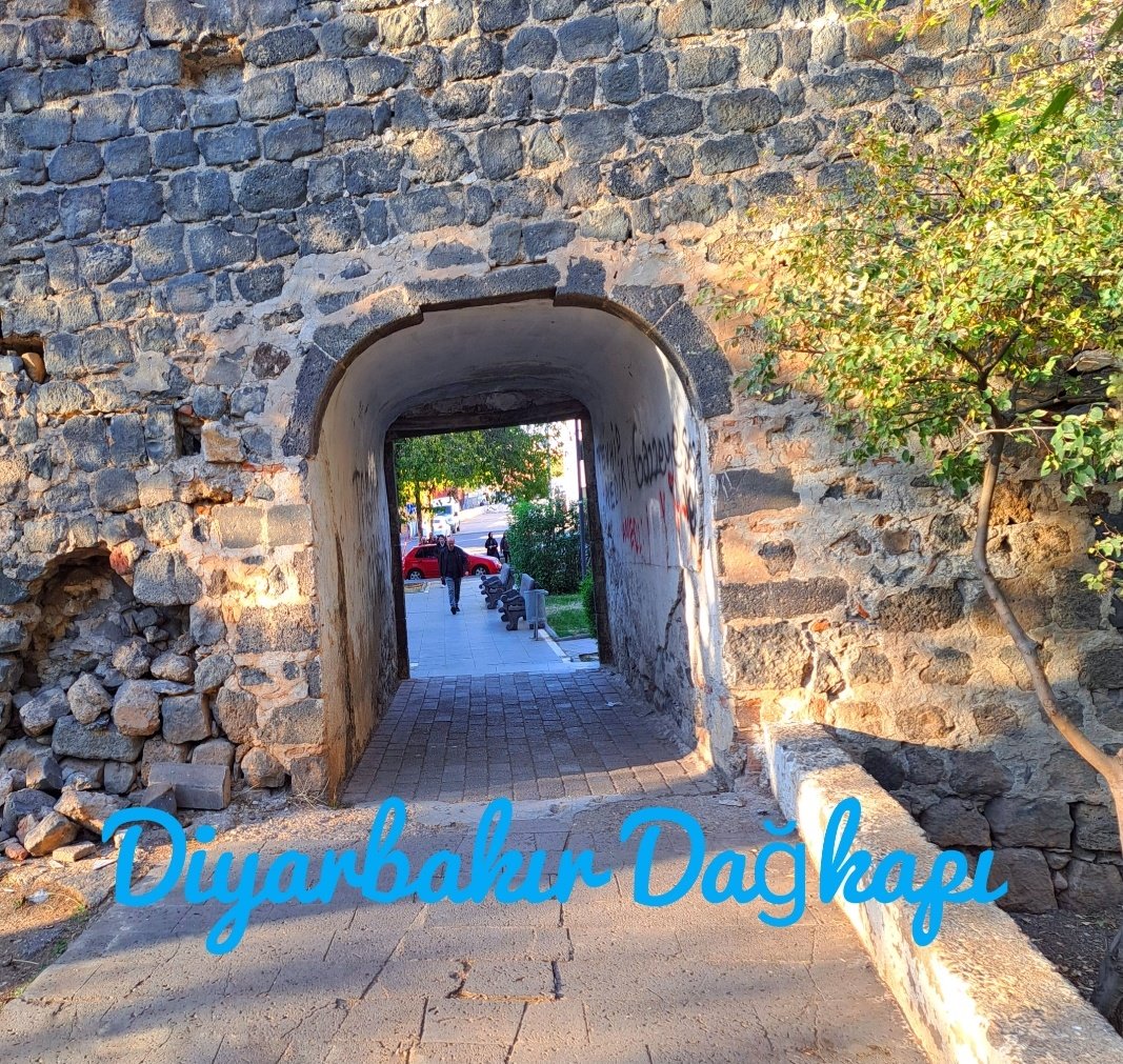 dilekmertefe's tweet photo. Günaydın la!
İflas etmiş Yahudi gibi uyandım,
tüm mal varlığıma el konmuş gibi, bir daha asla küfür etmem. Amk.🥳🥳 https://t.co/QVh3XhbzW3
