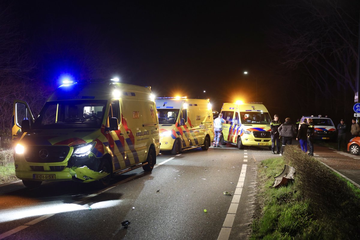 Ambulance botst tijdens spoedrit