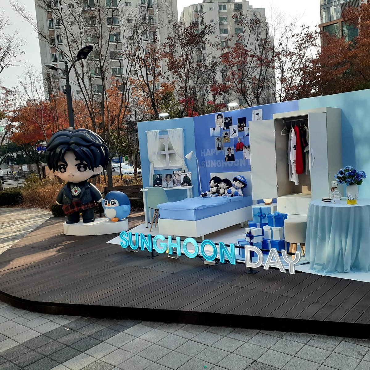 planet1go's tweet photo. 先週のHYBEパトロール👮‍♀️
うちの子には会えなかったけど😥
今年もnikiバスに遭遇🚌
HYBE横のスペースにソンフンの部屋が出来てて可愛いかったです😍
エンジンさんに共有です🙋 https://t.co/EhwhxF2S0D