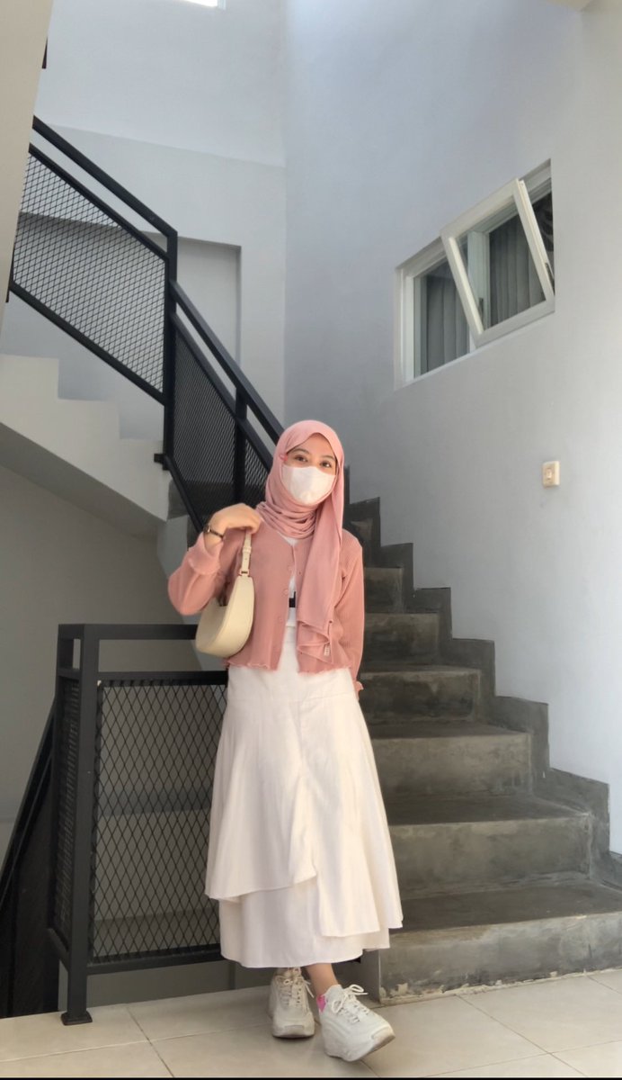 1leikooo's tweet photo. manisss🧁
🧷skirt : https://t.co/fC7XQWLTRA TOTALLY RECOMMEND! cumaa 100an, warna putih tapi cakep bgt ga nerawang yaa
🧷cardigan 30rb-an https://t.co/zF707PwT9I bahan waffle, nyaman, ga gerah >.<
🧷pashmina (blush) https://t.co/3lSHY7ou4E
🧷sepatu https://t.co/gLOlhGgajZ https://t.co/AXXZpyWZKL