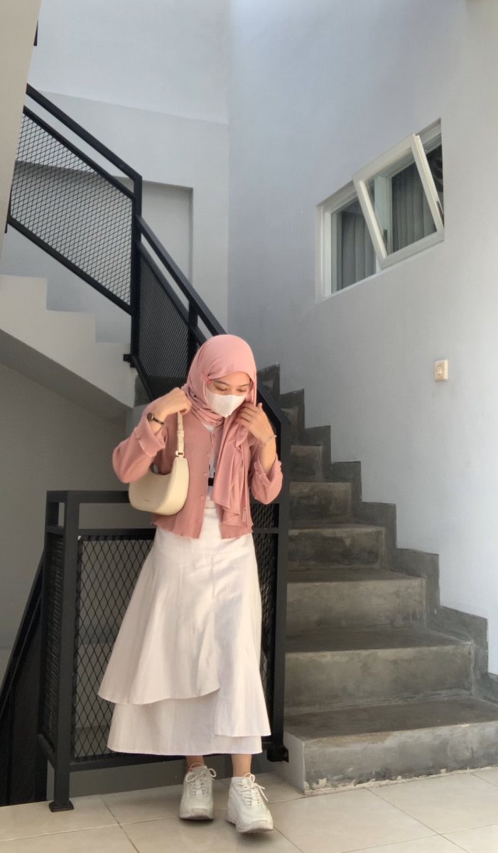 1leikooo's tweet photo. manisss🧁
🧷skirt : https://t.co/fC7XQWLTRA TOTALLY RECOMMEND! cumaa 100an, warna putih tapi cakep bgt ga nerawang yaa
🧷cardigan 30rb-an https://t.co/zF707PwT9I bahan waffle, nyaman, ga gerah >.<
🧷pashmina (blush) https://t.co/3lSHY7ou4E
🧷sepatu https://t.co/gLOlhGgajZ https://t.co/AXXZpyWZKL