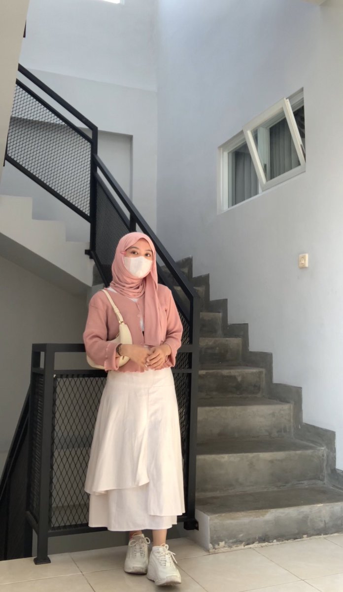 1leikooo's tweet photo. manisss🧁
🧷skirt : https://t.co/fC7XQWLTRA TOTALLY RECOMMEND! cumaa 100an, warna putih tapi cakep bgt ga nerawang yaa
🧷cardigan 30rb-an https://t.co/zF707PwT9I bahan waffle, nyaman, ga gerah >.<
🧷pashmina (blush) https://t.co/3lSHY7ou4E
🧷sepatu https://t.co/gLOlhGgajZ https://t.co/AXXZpyWZKL