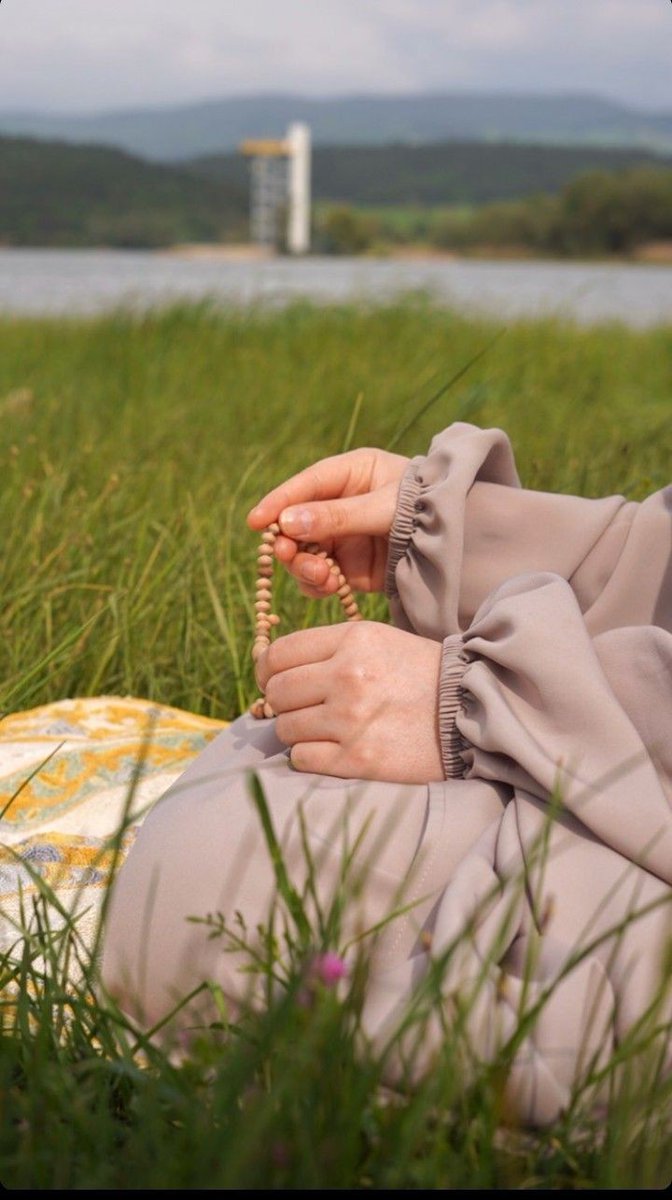 اور جان لو کہ ربّ آنکھوں کی روشنی سے نہیں دل کے نور سے نظر آتا ہے ضرورت اپنے اندر کے جہان کو روشن کرنے کی ہےاور دل کا جہان تب روشن ہو گا جب ہم ہر برائی سے بچنے کی کوشش کریں گے اپنی تنہائی کو پاک رکھیں گے اپنے نفس پر کنٹرول رکھیں گے اور اپنے ربّ کی رضا میں راضی رہنا سیکھ لیں گے