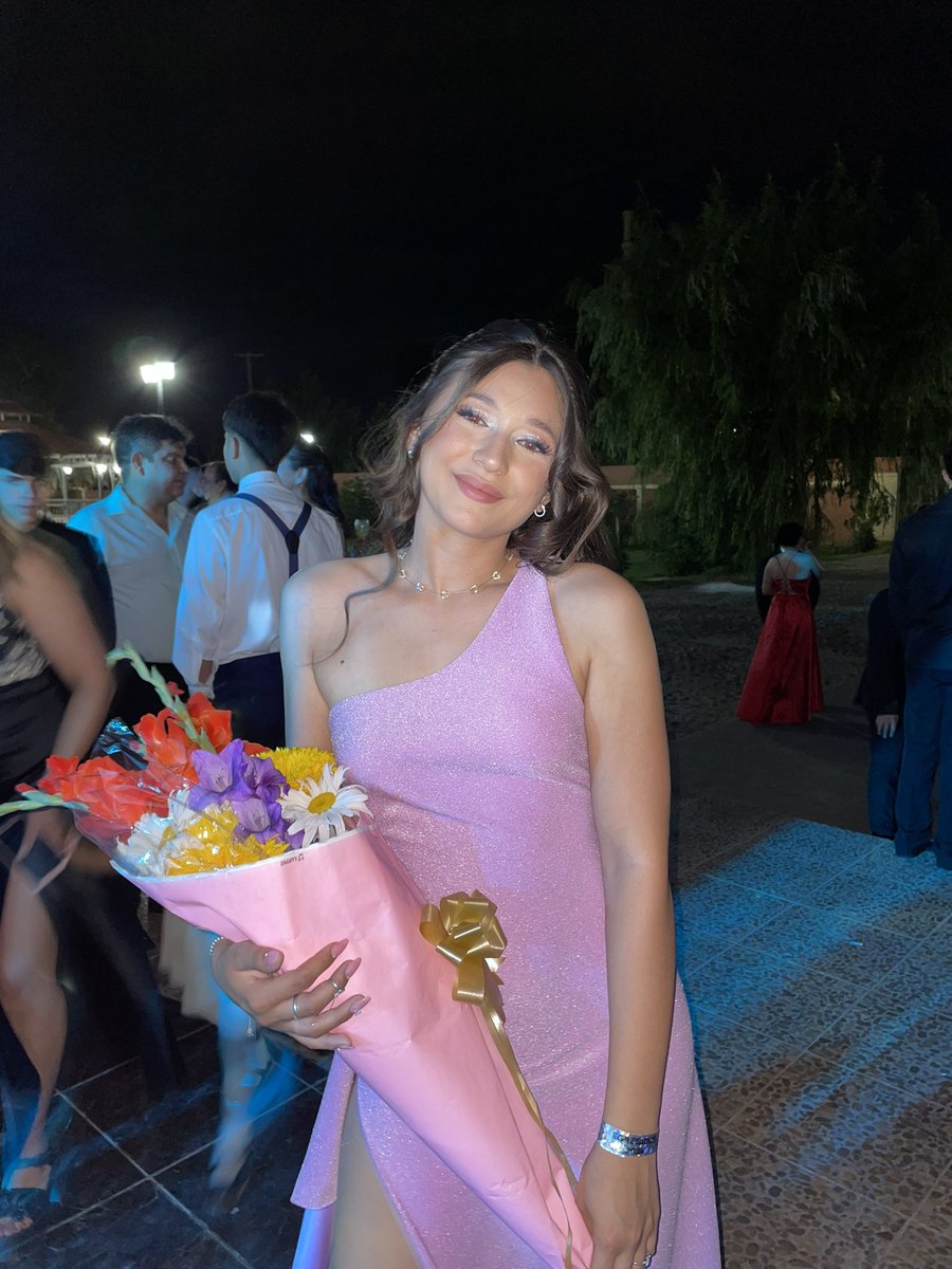 campeesinou's tweet photo. no hay palabra que explique lo hermosa que estuviste, gracias por permitirme ser tu novio y acompañarte, te amo 💜 https://t.co/wDqU0NAn4J
