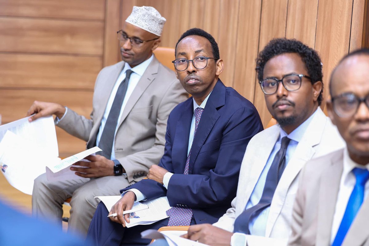 ICRICSomalia's tweet photo. #ICRIC, in collaboration with #OC Constitution and #MoJCA, successfully conducted the second phase of consultative sessions with the #FGSCabinet in Mogadishu. These sessions focused on outcomes from initial consultations on proposed amendments to Chapters 5-9 of the Constitution. https://t.co/G7Xj3Bl6pi