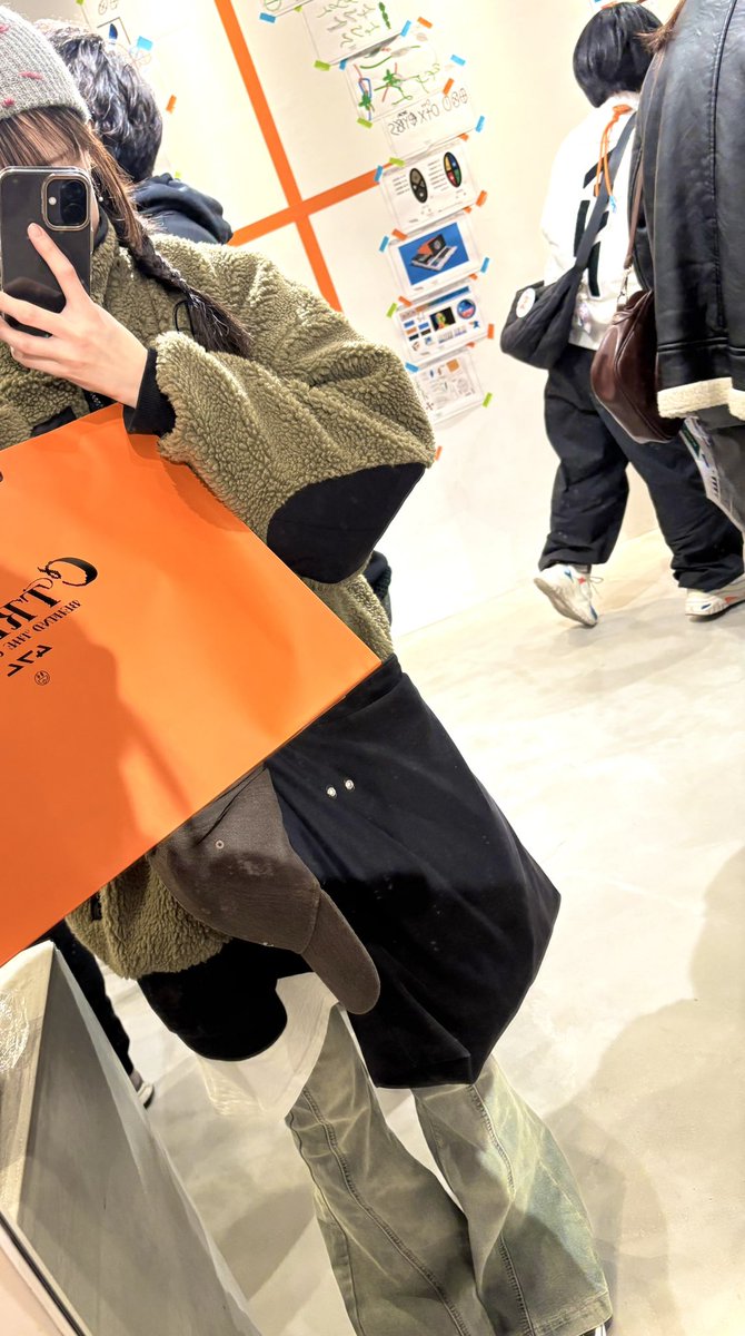 北海道から47L買いに行きました✈️💸
なんも考えてなくて私からの話題0だったのに、タイショウさんのお陰で思い出できた〜🌼
大切に着ます💖💖
これからも応援してます📣

#47L
<a href="/taisyoupants/">タイショワ＇</a> 
<a href="/code_47l/">CODE 47L</a>