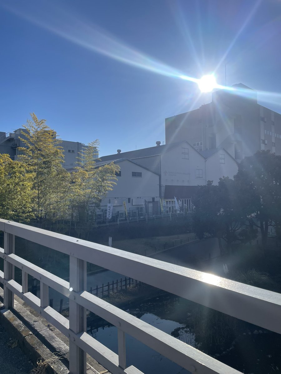 無事、初日を迎える事が出来ました！！
ご来場の皆様
誠に有難う御座いました！！

天気もこれでもないくらい晴天で
とても気持ちのよい一日でした！

まだ日にちによってはお席
ご用意できます！！
ご連絡お待ちしております！
25周年の桟敷童子を
お見逃しなく！！
#劇団桟敷童子
#荒野に咲け