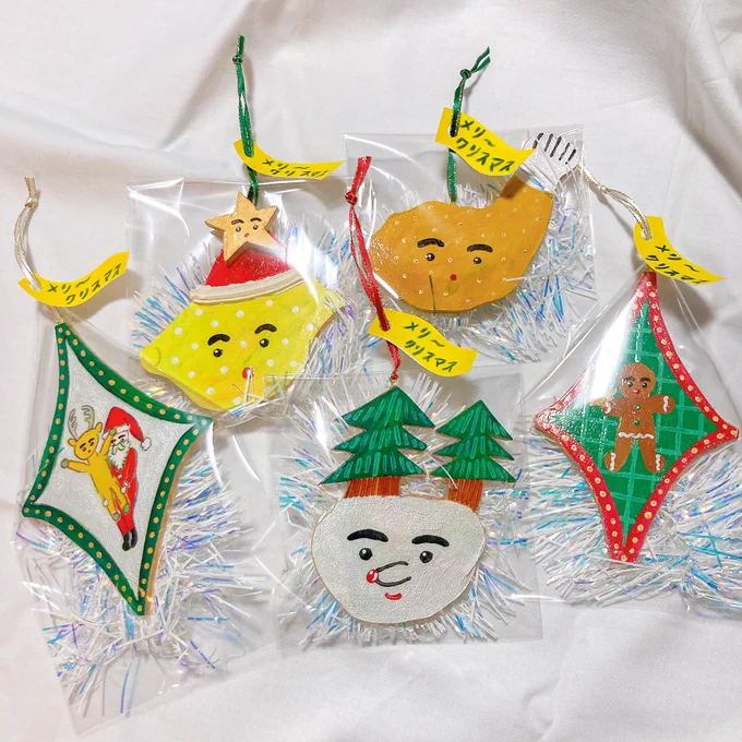 HOLIDAY ART MARKET 2024 2024.12.14-12.25 東京と香川の5会場のツリーに1つずつオーナメントを飾ってもらっています [東京会場]CENTER/EDO、亀戸アートセンター ロフトスペース(12/20から) [香川会場]CENTER/SANUKI、BABANOBA、SABI