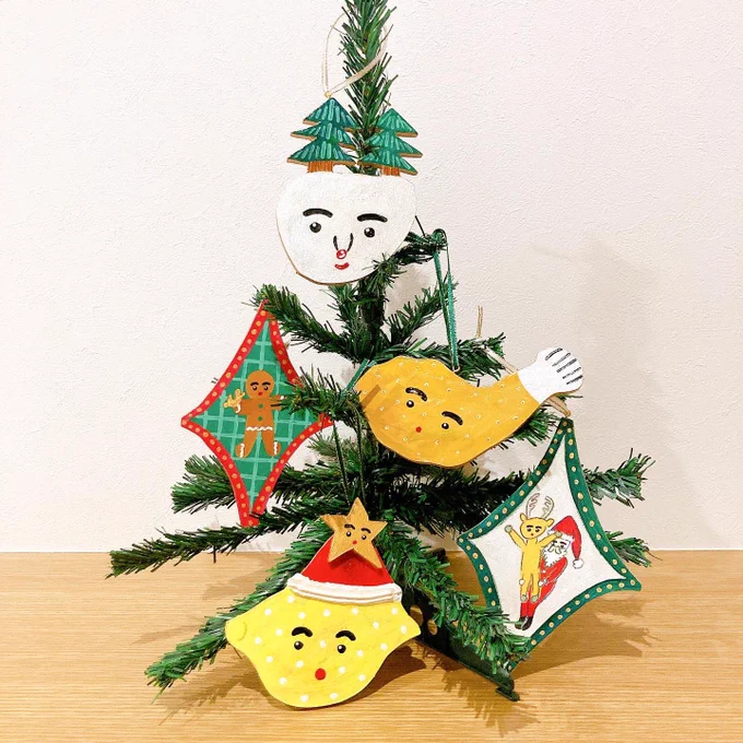 HOLIDAY ART MARKET 2024 2024.12.14-12.25 東京と香川の5会場のツリーに1つずつオーナメントを飾ってもらっています [東京会場]CENTER/EDO、亀戸アートセンター ロフトスペース(12/20から) [香川会場]CENTER/SANUKI、BABANOBA、SABI