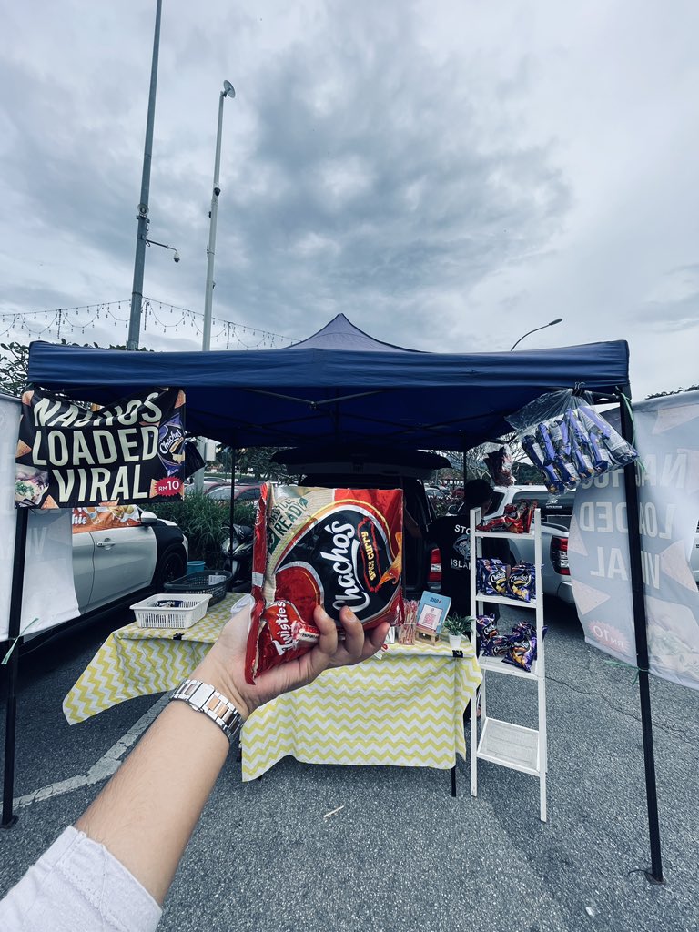 tshayzd's tweet photo. Semoga murah rezeki ko dik. Meniaga macam ni RM 10 je. Sos sampai banjir, daging sampai 2 senduk. Siap ada daun ketumbar. 3 jenis sos.

📍Dataran Lembah Kuala Kangsar https://t.co/zggFsq1n63