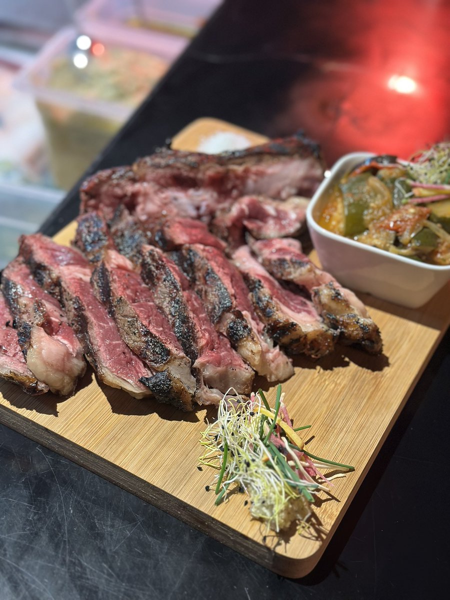 L_ANE_ESTHER's tweet photo. Pensez à réserver pour vos repas d’équipes ! #gueuleton #tabledescopains #bonsvivants   #epicuriens https://t.co/J0VQOtkQwl
