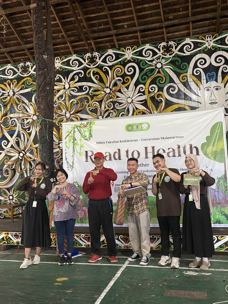 ciscahelen's tweet photo. Mahasiswa FK UNMUL yang selalu peduli masyarakat binaan … ada saja program membantu mayarakat desa binaan … Semoga mereka menjadi tangguh, mandiri dan bertanggung jawab #siapjadidokter 
#mahasiswaFKUNMUL 
#tidakmanja https://t.co/odt7QcBPFL