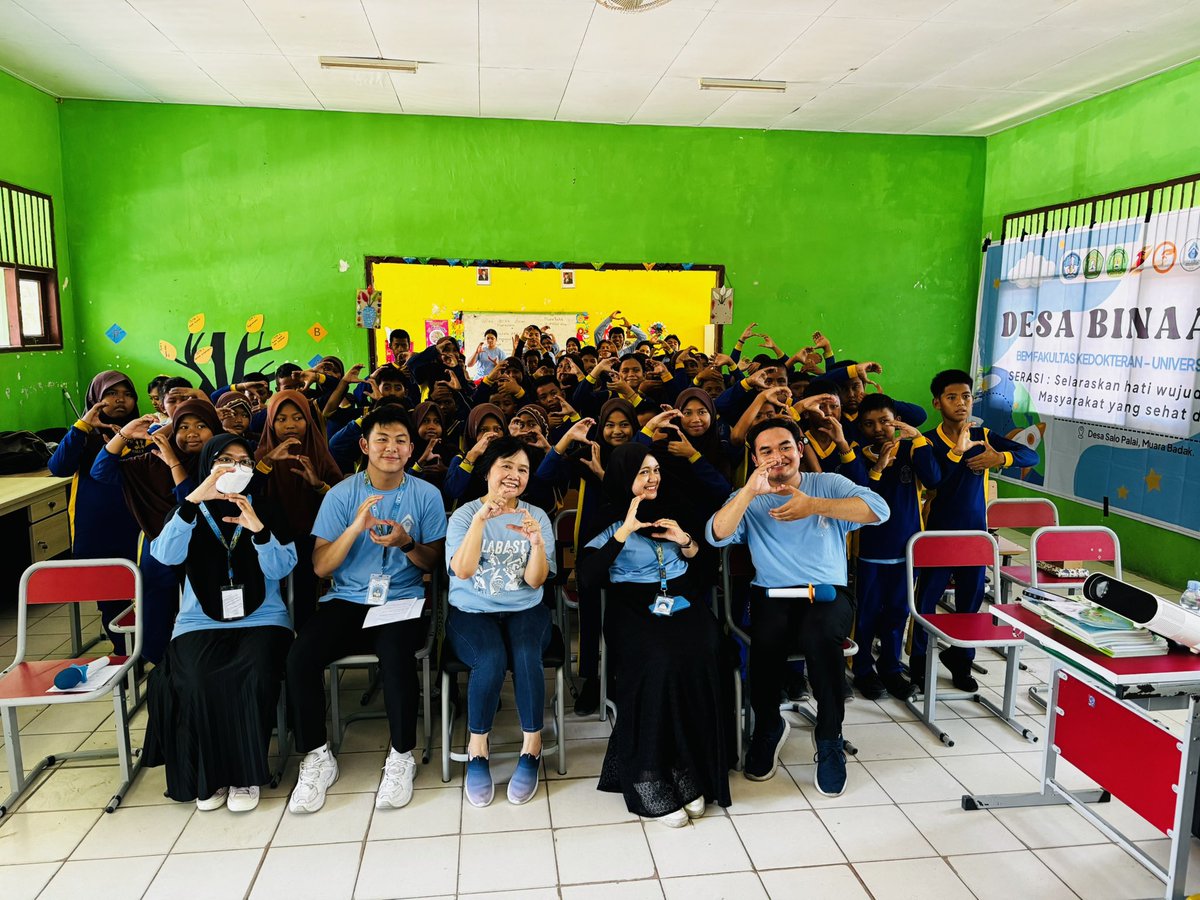 ciscahelen's tweet photo. Mahasiswa FK UNMUL yang selalu peduli masyarakat binaan … ada saja program membantu mayarakat desa binaan … Semoga mereka menjadi tangguh, mandiri dan bertanggung jawab #siapjadidokter 
#mahasiswaFKUNMUL 
#tidakmanja https://t.co/odt7QcBPFL